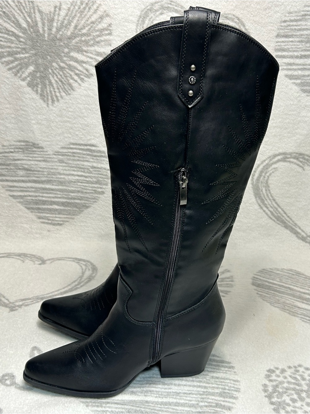 Womans black with silver accent boots Sz 8 brand new!